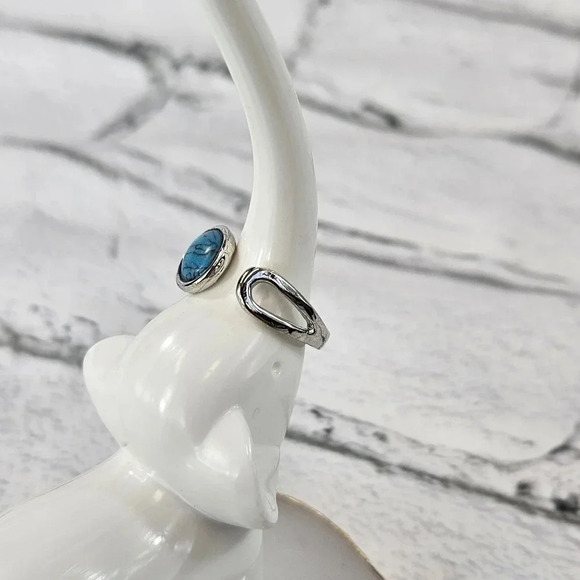 Blue Oval Adjustable Fashion Ring  A22 - Picture 2 of 6